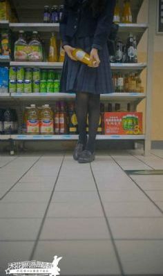 校花掀起裙底给我喂精子小说_4KBD在线观看